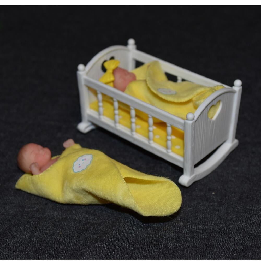 Lot of Zuru 5 Surprise My Mini Baby Rocking Crib Swaddles 2 Babies